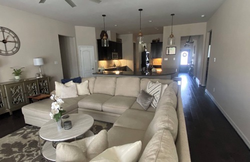League City House | Modern home with pool