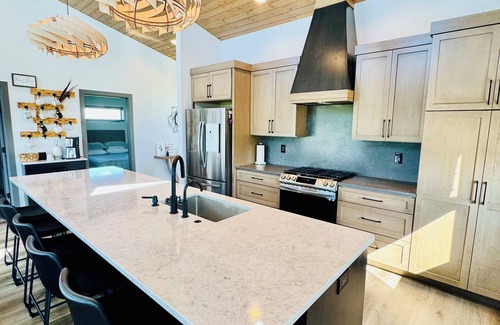 Big Horn County House | Modern Home with Private Big Horn River Access
