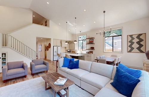 Detroit House | Modern home with private backyard, AC, & full kitchen - next to lake