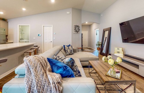 Palmetto House | Modern Home with Sunroom and Dazzling Kitchen
