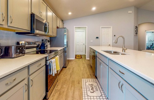 Palmetto House | Modern Home with Sunroom and Dazzling Kitchen