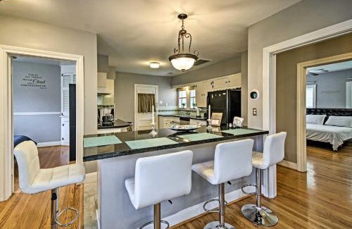 Riverside Terrace House | Modern Home with Yard Less Than 3 Miles to Houston Zoo!