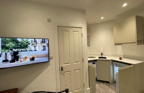 North Greenford Apartment | Modern & Homely Bedrooms in Luxury House