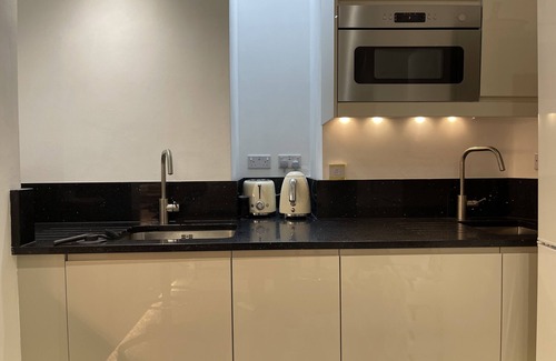 North Greenford Apartment | Modern & Homely Bedrooms in Luxury House