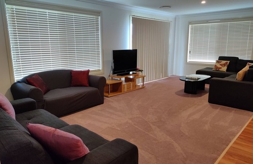 Orange House | Modern & homely stay in lovely North Orange