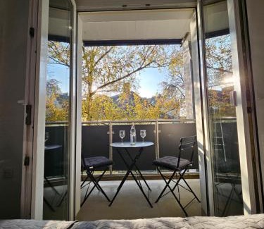 Moers Apartment | Modern Homes - Voll ausgestatte Wohnung - Balkon - Hotelbetten - 4K TV - WLAN
