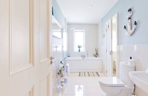 Ballyboghil House | Modern homestay rooms 15 minutes from Dublin Airport & 25 minutes to Dublin City