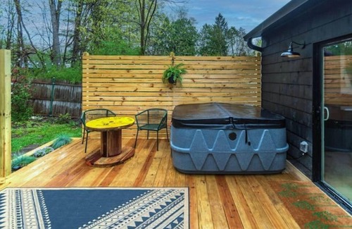 New Paltz House | Modern HOT TUB 2mi to NEW PALTZ