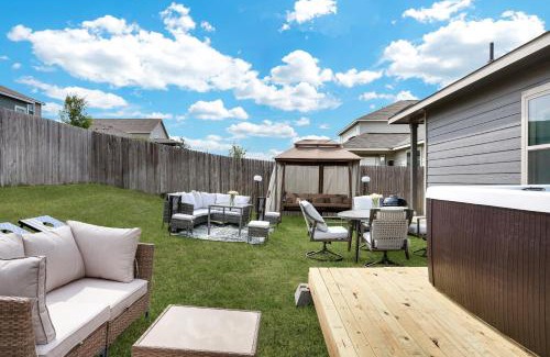 Converse House | Modern Hot Tub Escape Yard Bbq Pets Games Wifi