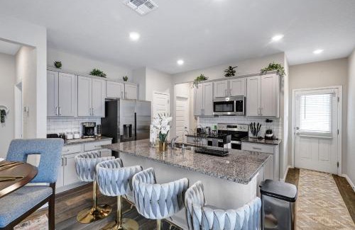 Converse House | Modern Hot Tub Escape Yard Bbq Pets Games Wifi