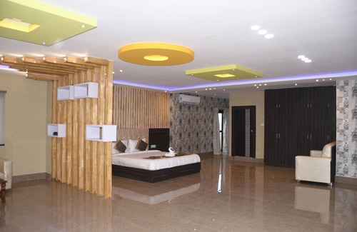 Nilagiri Hotel | MODERN HOTEL AND RESTAURANT