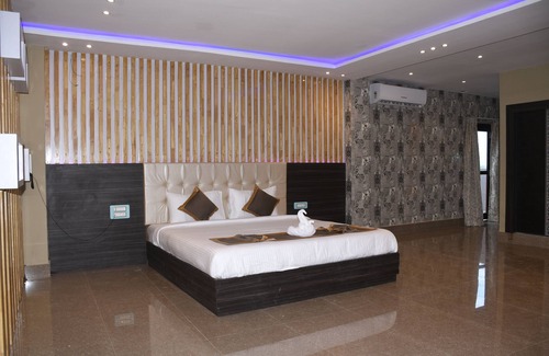 Nilagiri Hotel | MODERN HOTEL AND RESTAURANT