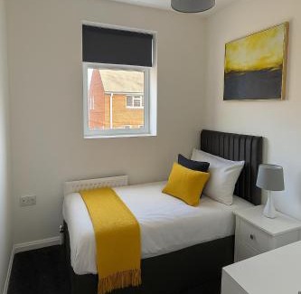 Hetton-le-Hole House | Modern Houghton-le-Spring stay near Durham