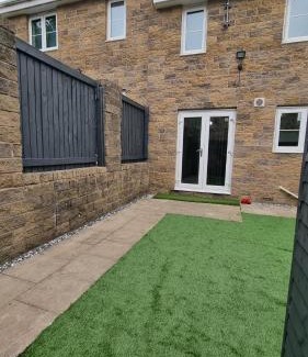 Burnley House | Modern House - 4 Bedrooms - FamilyFriendly