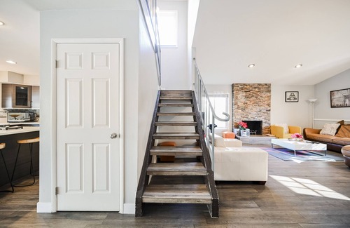 Chinatown Bed & Breakfast | Modern House 4 Miles to Strip