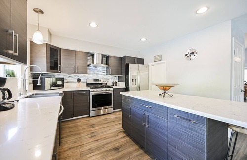 Chinatown Bed & Breakfast | Modern House 4 Miles to Strip