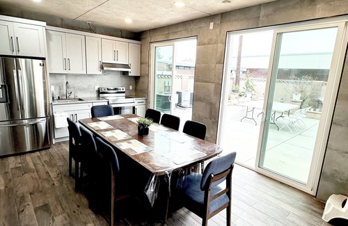 Westminster House | Modern House, 6 Bedrooms- 9 beds, 6.5 Smart Bathrooms, near Disney & Beach