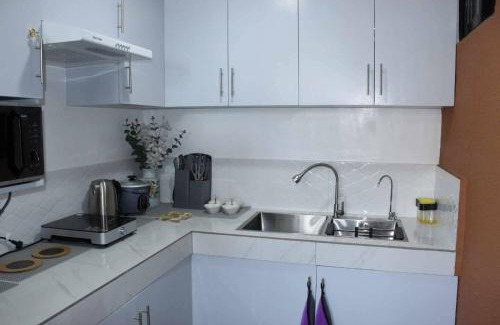 Cabanatuan House | Modern House by EC Homes