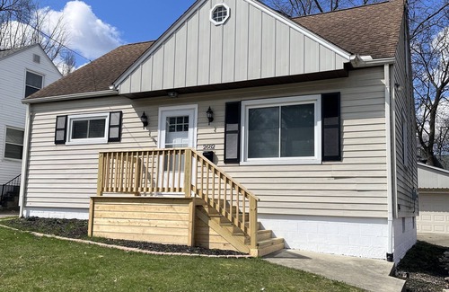 Cuyahoga Falls House | Modern House for Traveling Professionals!