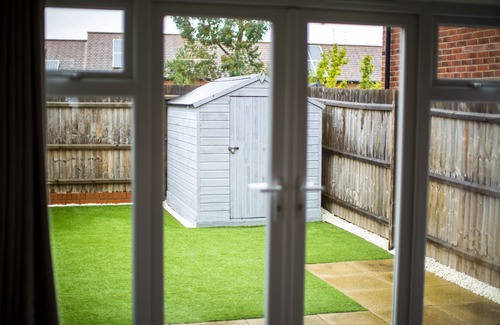 Frampton on Severn House | Modern House in Stratford Upon Avon With Private Parking Free Wifi Netflix