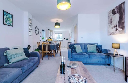 Crewe House | Modern house, ideal for contractors, sleeps 8!