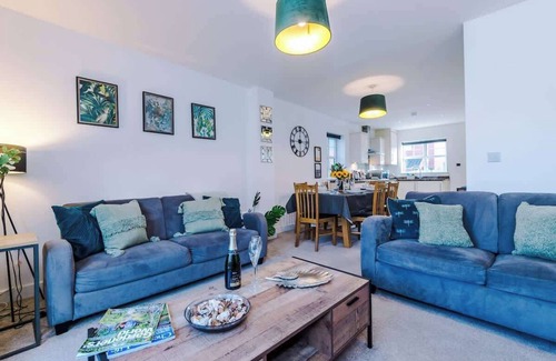 Crewe House | Modern house, ideal for contractors, sleeps 8!