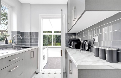 Welford House | Modern House In Leicester|Private Drive|Xbox