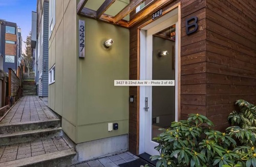 Lawton Park House | Modern House In Magnolia, Hot Tub, Rooftop Patio!