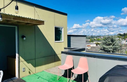 Lawton Park House | Modern House In Magnolia, Hot Tub, Rooftop Patio!