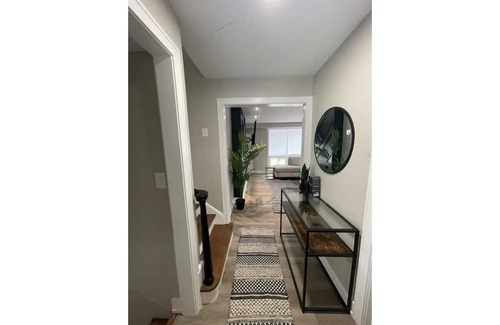Calumet Heights House | Modern House Near Downtown 8ppl