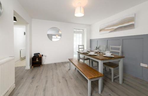 Rhondda Cynon Taff Apartment | Modern House near Washeries Park