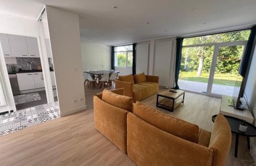 Esbly House | Modern House next Disneyland