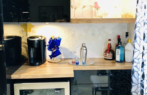 Quartier 4-2 House | Modern House-Pool-Hot tub -playground -Game room -Pet friendly-10 min. Quebec