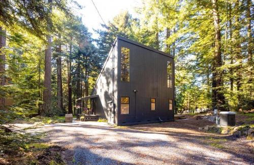 Occidental House | Modern House w. Fast Internet in 1 Acre Land