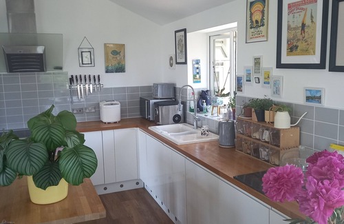 Minster on Sea House | Modern House With Stunning Views, hot Tub, 6 min to Beach, Outdoor Pool