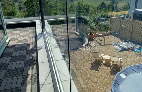 Minster on Sea House | Modern House With Stunning Views, hot Tub, 6 min to Beach, Outdoor Pool