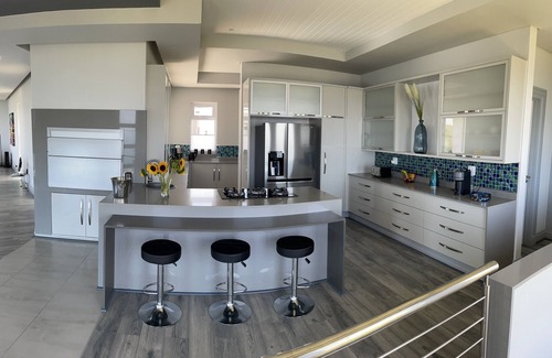 Pinnacle Point House | Modern house with a breath-taking 180 degree panoramic view of the Indian Ocean.