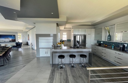 Pinnacle Point House | Modern house with a breath-taking 180 degree panoramic view of the Indian Ocean.