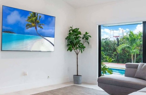 Cutler Bay House | Modern House with Heated Pool+5 Bedrooms