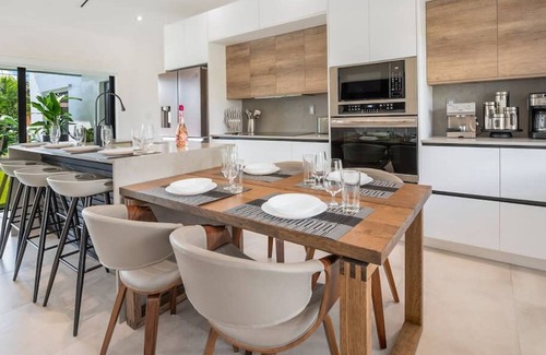 Cutler Bay House | Modern House with Heated Pool+5 Bedrooms