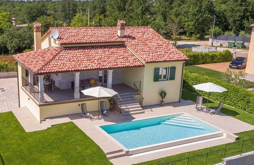 Marasi Cottage | Modern house with pool and beautiful landscaped environment in a quiet location