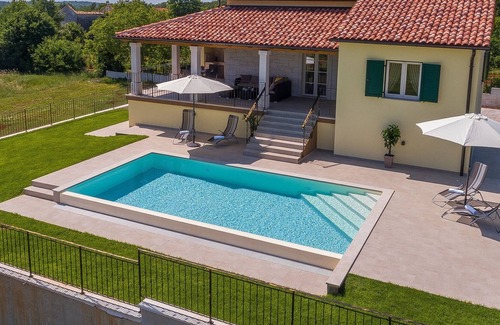 Marasi Cottage | Modern house with pool and beautiful landscaped environment in a quiet location