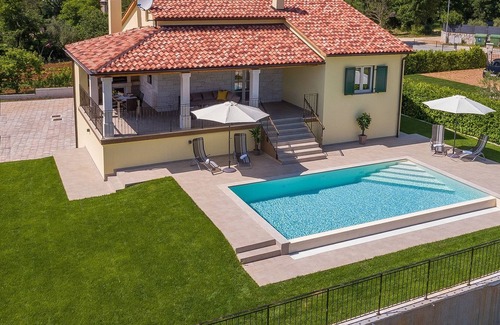 Marasi Cottage | Modern house with pool and beautiful landscaped environment in a quiet location