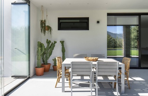 Mungia House | Modern house with pool and forest views.
