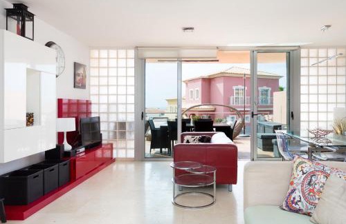 Arenas del Mar House | Modern House With Private Swimming Pool