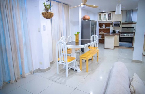 San Isidro House | MODERN HOUSE WITH TERRACE NEAR THE BEACHES