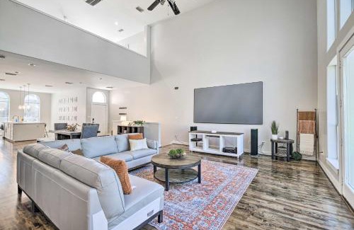 East Downtown Houston House | Modern Houston Gem 1 Mi to Minute Maid Park!