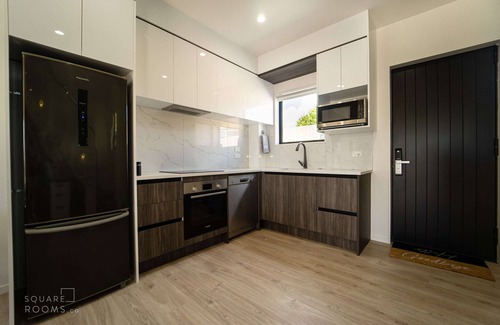 Howick House | Modern Howick Town House | Fibre Wi-Fi & Netflix