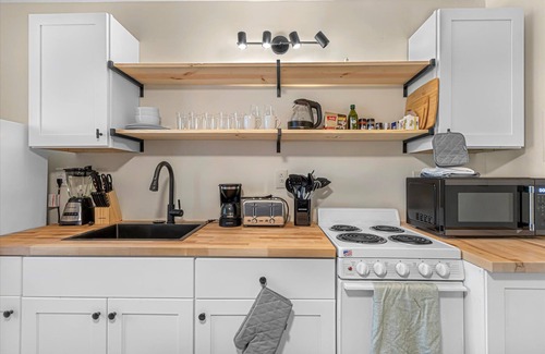 Huntsville Apartment | Modern Huntsville Studio: Downtown & Park Access