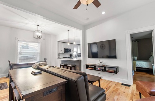Oakley House | Modern Hyde Park Abode w/2 first floor bedrooms